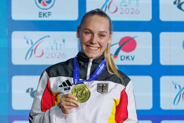 Siegerehrung Frauen Kumite -55; Mia Bitsch (GER); Drittplatzierte, Bronzemedaille, 23.05.2026, Frankfurt am Main (Deutschland), 61. Karate-Europameisterschaften 2026 Frankfurt Main *** Award ceremony Womens Kumite 55 Mia Bitsch GER third place, bronze medal, 23 05 2026, Frankfurt am Main Germany , 61 European Karate Championships 2026 Frankfurt Main xprx