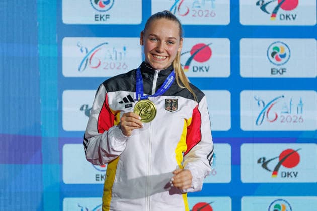 Siegerehrung Frauen Kumite -55; Mia Bitsch (GER); Drittplatzierte, Bronzemedaille, 23.05.2026, Frankfurt am Main (Deutschland), 61. Karate-Europameisterschaften 2026 Frankfurt Main