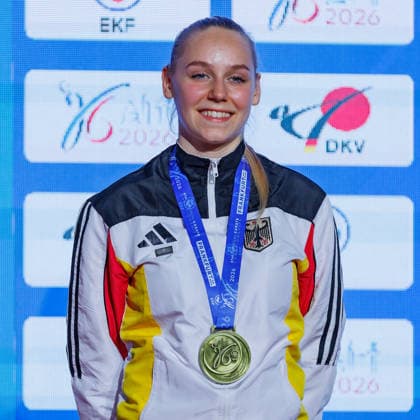 Siegerehrung Frauen Kumite -55; Mia Bitsch (GER); Drittplatzierte, Bronzemedaille, 23.05.2026, Frankfurt am Main (Deutschland), 61. Karate-Europameisterschaften 2026 Frankfurt Main