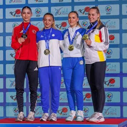 Siegerehrung Frauen Kumite -55; von links: Zumra Rezzan Im (TUR), Madina Sadigova (AZE), Nejra Sipovic (BIH), Mia Bitsch (GER), 23.05.2026, Frankfurt am Main (Deutschland), 61. Karate-Europameisterschaften 2026 Frankfurt Main