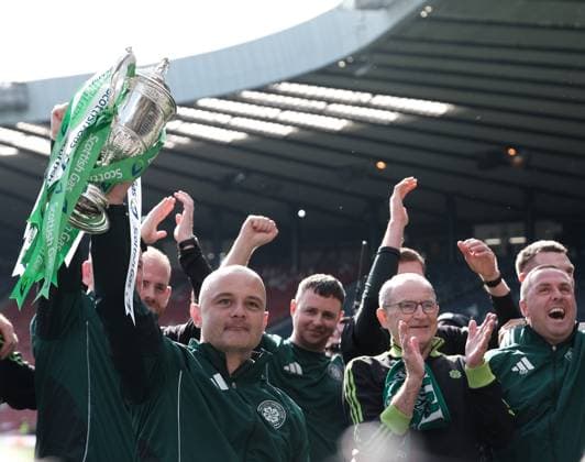 UK: Celtic v Dunfermline, Scottish Cup Final at Barclays Hampden, Glasgow, Scotland on 23 May 2026: Pictured: Shaun Maloney lifts the cup Glasgow Barclays Hampden Scotland Copyright: xAlexxToddx