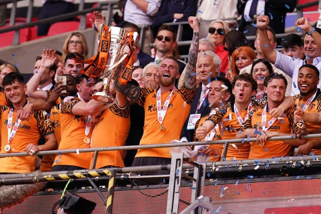 Sky Bet Championship Playoffs Final Hull City v Middlesbrough Oliver McBurnie of Hull City celebrates with play off final trophy during the Sky Bet Championship Playoffs Final match Hull City vs Middlesbrough at Wembley Stadium, London, United Kingdom on 23 May 2026 (Photo by Harvey Murphy News Images) Copyright: xHarveyxMurphy NewsxImagesx