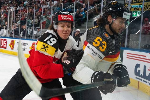 ZURICH, ZURICH - MAY 23: Vinzenz Rohrer of Austria battles with Moritz Seider of Germany during the 2026 IIHF World Championship, WM, Weltmeisterschaft match between Austria and Germany at Swiss Life Arena on May 23, 2026 in Zurich, Zurich, Switzerland.  Copyright: xLivioxBaeriswylx xSPPx Sportspressphoto_153013