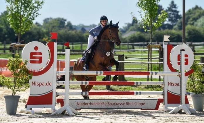 Pfingstturnier beim Reiterverein Voerde ** NUR FÜR REDAKTIONELLE ZWECKE ** EDITORIAL USE ONLY **<p>Jil Klupiec vom RFV Dinslaken-Hiesfeld auf Die-Da (599) bei 23. Stilspringprüfung Kl. L 110 cm beim Pfingstturnier beim Reiterverein Voerde, am Samstag, 23.05.2026 in Voerde. Deutschland NRW Voerde Copyright: MarkusxJoosten