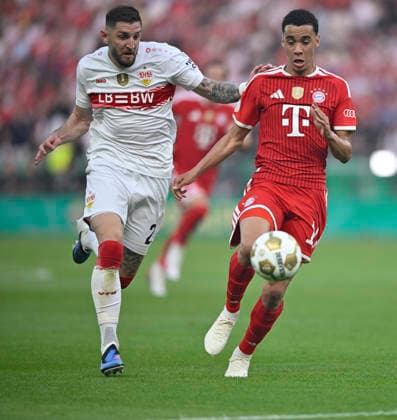 Zweikampf, Aktion Jeff Chabot VfB Stuttgart (24) gegen Jamal Musiala FC Bayern Muenchen FCB (10) 83. DFB Pokalfinale FC Bayern Muenchen FCB vs VFB Stuttgart Olympiastadion Berlin 23.05.2026 DFL REGULATIONS PROHIBIT ANY USE OF PHOTOGRAPHS AS IMAGE SEQUENCES AND OR QUASI-VIDEO 83. DFB Pokalfinale FC Bayern Muenchen FCB vs VFB Stuttgart