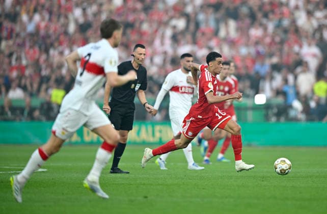 Jamal Musiala FC Bayern Muenchen FCB (10) Aktion am Ball 83. DFB Pokalfinale FC Bayern Muenchen FCB vs VFB Stuttgart Olympiastadion Berlin 23.05.2026 DFL REGULATIONS PROHIBIT ANY USE OF PHOTOGRAPHS AS IMAGE SEQUENCES AND OR QUASI-VIDEO 83. DFB Pokalfinale FC Bayern Muenchen FCB vs VFB Stuttgart