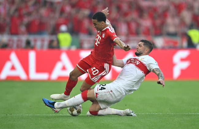 Zweikampf, Aktion Jamal Musiala FC Bayern Muenchen FCB (10) gegen Jeff Chabot VfB Stuttgart (24) 83. DFB Pokalfinale FC Bayern Muenchen FCB vs VFB Stuttgart Olympiastadion Berlin 23.05.2026 DFL REGULATIONS PROHIBIT ANY USE OF PHOTOGRAPHS AS IMAGE SEQUENCES AND OR QUASI-VIDEO 83. DFB Pokalfinale FC Bayern Muenchen FCB vs VFB Stuttgart