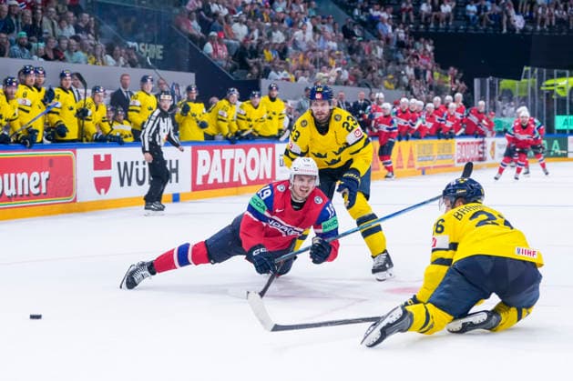 FRIBOURG, SWITZERLAND - MAY 23: Havard OSTREM Salsten of Norway L) against Oliver Ekman-larsson of Sweden C) and Erik Brannstrom of Sweden R) during the 2026 IIHF Ice hockey, Eishockey World Championship, WM, Weltmeisterschaft Switzerland game between Norway and Sweden at BCF Arena on May 23, 2026 in Fribourg, Fribourg. Fribourg BCF Arena Fribourg Switzerland Copyright: xJustPictures.ch JarixPestelaccix jp-en-EuSpIm-JP6_JAR_Norway_Sweden_23May2026_00119