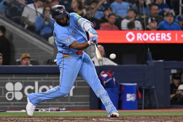 May 23, 2026, Toronto, On, Canada: Toronto Blue Jays Vladimir Guerrero Jr. (27) hits a single against the Pittsburgh Pirates during seventh inning MLB, Baseball Herren, USA baseball action in Toronto on Saturday, May 23, 2026. Vladimir Guerrero Jr  - ZUMAc35_ 20260523_zaf_c35_137 Copyright: xJonxBlackerx