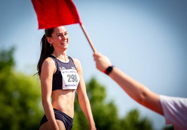 B&S Kurpfalz Gala; Weinheim, 23.05.2026 Nimmt es gelassen: Florentine Toppe (GER Munich Athletics) nach einem Fehlversuch im Hochsprung der Frauen; B&S Kurpfalz Gala am 23.05.2026 im Sepp-Herberger-Stadion in Weinheim (Baden-Württemberg). Copyright: xBEAUTIFULxSPORTS R.xSchmittx