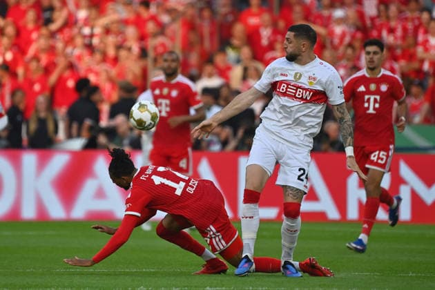 Jeff CHABOT (VFB Stuttgart), Aktion,Zweikampf gegen Michael OLISE (Bayern Muenchen). Fussball 83. DFB Pokal Finale 2026 FC Bayern Muenchen - VfB Stuttgart 3-0 am 23.05.2026, Olympiastadion in Berlin. DFL DFB regulations prohibit any use of photographs as image sequences and or quasi-video