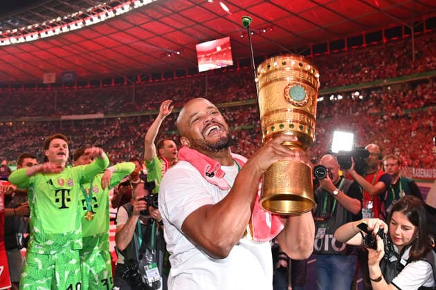 Trainer Vincent KOMPANY (Bayern Muenchen) mit Pokal,Cup,Trophaee, Jubel,Freude,Begeisterung, Siegerehrung. Fussball 83. DFB Pokal Finale 2026 FC Bayern Muenchen - VfB Stuttgart 3-0 am 23.05.2026, Olympiastadion in Berlin. DFL DFB regulations prohibit any use of photographs as image sequences and or quasi-video
