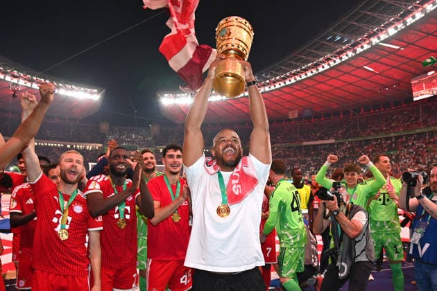 Trainer Vincent KOMPANY (Bayern Muenchen) mit Pokal,Cup,Trophaee, Jubel,Freude,Begeisterung, Siegerehrung. Fussball 83. DFB Pokal Finale 2026 FC Bayern Muenchen - VfB Stuttgart 3-0 am 23.05.2026, Olympiastadion in Berlin. DFL DFB regulations prohibit any use of photographs as image sequences and or quasi-video *** Coach Vincent KOMPANY Bayern Muenchen with Cup,Cup,Trophy, Cheering,Joy,Enthusiasm, Award Ceremony Football 83 DFB Pokal Final 2026 FC Bayern Muenchen VfB Stuttgart 3 0 am 23 05 2026, Olympiastadion in Berlin DFL DFB regulations prohibit any use of photographs as image sequences and or quasi video