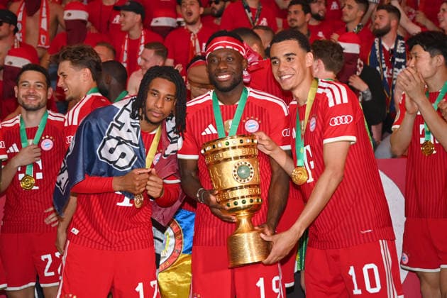 v.li:Michael OLISE (Bayern Muenchen), Alphonso DAVIES (Bayern Muenchen), Jamal MUSIALA (Bayern Muenchen) mit Pokal,Cup,Trophaee, Jubel,Freude,Begeisterung, Siegerehrung. Fussball 83. DFB Pokal Finale 2026 FC Bayern Muenchen - VfB Stuttgart 3-0 am 23.05.2026, Olympiastadion in Berlin. DFL DFB regulations prohibit any use of photographs as image sequences and or quasi-video