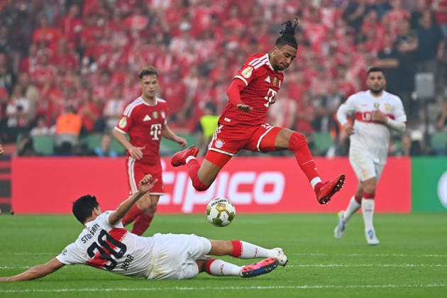 Chema ANDRES (VFB Stuttgart), Aktion,Zweikampf gegen Michael OLISE (Bayern Muenchen). Fussball 83. DFB Pokal Finale 2026 FC Bayern Muenchen - VfB Stuttgart 3-0 am 23.05.2026, Olympiastadion in Berlin. DFL DFB regulations prohibit any use of photographs as image sequences and or quasi-video