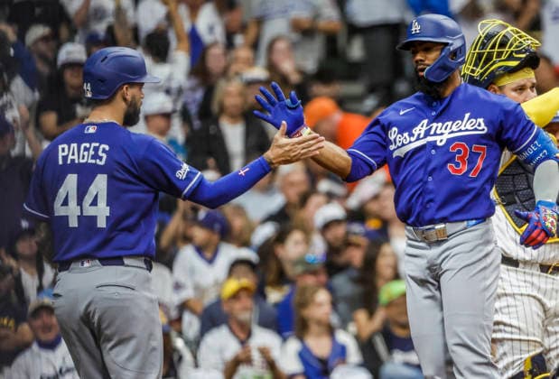 Los Angeles Dodgers left fielder Teoscar Hernandez (R) celebrates wiith Los Angeles Dodgers center fielder Andy Pages (L) after hitting a three RBI home run in the fourth inning of the MLB, Baseball Herren, USA game between the Los Angeles Dodgers and the Milwaukee Brewers at American Family Field in Milwaukee, Wisconsin on Saturday, May 23, 2026.  MIL20260523821 TANNENxMAURY