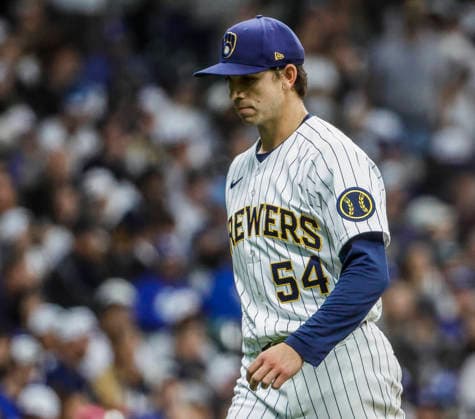 Milwaukee Brewers starting pitcher Robert Gasser is pulled from the game in the fifth inning of the MLB, Baseball Herren, USA game between the Los Angeles Dodgers and the Milwaukee Brewers at American Family Field in Milwaukee, Wisconsin on Saturday, May 23, 2026.  MIL20260523822 TANNENxMAURY