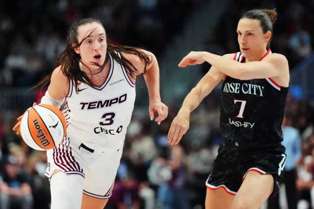 May 23, 2026, Toronto, On, Canada: Toronto Tempo s Marina Mabrey (3) drives past Portland Fire s Teja Oblak (7) during second half WNBA, Basketball Damen, USA basketball action in Toronto on Saturday, May 23, 2026. Canada News - May 23, 2026  - ZUMAc35_ 20260523_zaf_c35_176 Copyright: xFrankxGunnx