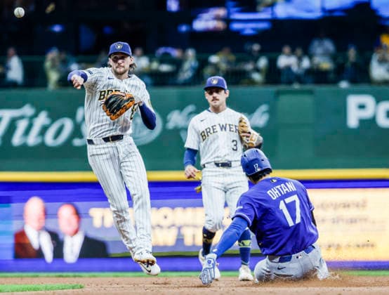 Milwaukee Brewers shortstop Joey Ortiz (C) watches as Milwaukee Brewers second baseman Brice Turang (L) forces out Los Angeles Dodgers designated hitter Shohei Ohtani (R) and turns a double play on Los Angeles Dodgers shortstop Mookie Betts in the seventh inning of the MLB, Baseball Herren, USA game between the Los Angeles Dodgers and the Milwaukee Brewers at American Family Field in Milwaukee, Wisconsin on Saturday, May 23, 2026.  MIL20260523829 TANNENxMAURY