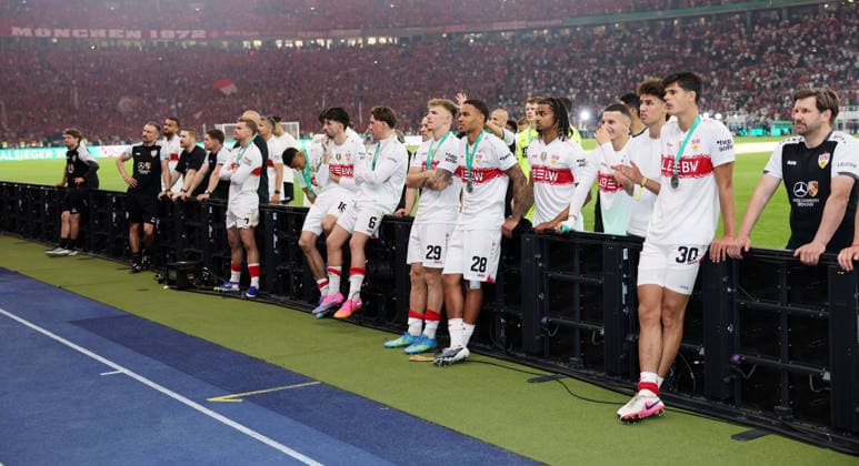 23.05.26 DFB-Pokal Finale 2026 FC Bayern München - VfB Stuttgart Deutschland, Berlin, 23.05.2026, Fussball, Saison 2025 2026, DFB-Pokal Finale 2026 Berlin, FC Bayern München - VfB Stuttgart: Team Mannschaft Spieler VfB Stuttgart Enttäuschung nach Spielende.
