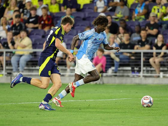 May 23, 2026: New York City FC forward Malachi Jones (88) advances the ball ahead of Nashville SC midfielder Reed Baker-Whiting (27) during a MLS, Fussball Herren, USA match between New York City FC and Nashville SC at Geodis Park in Nashville, TN. CSM MLS 2026: New York City FC Vs Nashville SC MAY 23  - ZUMAc04_ 20260523_zma_c04_067 Copyright: xStephenxFurstx