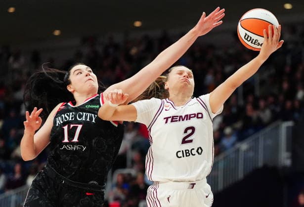 May 23, 2026, Toronto, On, Canada: Portland Fire s Megan Gustafson (17) fouls Toronto Tempo s Laura Juskaite (2) during second half WNBA, Basketball Damen, USA basketball action in Toronto on Saturday, May 23, 2026. Canada News - May 23, 2026  - ZUMAc35_ 20260523_zaf_c35_174 Copyright: xFrankxGunnx