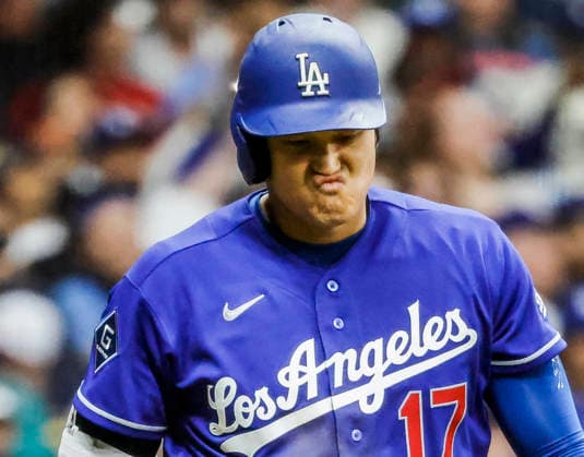 Los Angeles Dodgers designated hitter Shohei Ohtani walks in the eighth inning of the MLB, Baseball Herren, USA game between the Los Angeles Dodgers and the Milwaukee Brewers at American Family Field in Milwaukee, Wisconsin on Saturday, May 23, 2026.  MIL20260523835 TANNENxMAURY