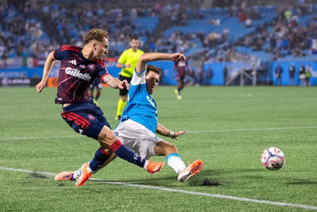 May 23, 2026: New England Revolution forward Griffin Yow (7) takes a shot against Charlotte FC defender Will Cleary (35) during the second half of the Major League Soccer match up at Bank of America Stadium in Charlotte, NC. ( CSM) MLS, Fussball Herren, USA 2026: New England At Charlotte FC May 23  - ZUMAc04_ 20260523_zma_c04_086 Copyright: xScottxKinserx