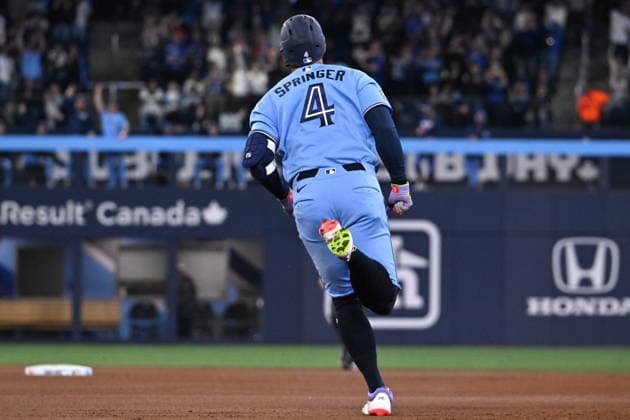May 23, 2026, Toronto, On, Canada: Toronto Blue Jays outfielder George Springer (4) runs the bases after hitting a solo home run against the Pittsburgh Pirates during first inning MLB, Baseball Herren, USA baseball action in Toronto on Saturday, May 23, 2026. George Springer  - ZUMAc35_ 20260523_zaf_c35_169 Copyright: xJonxBlackerx