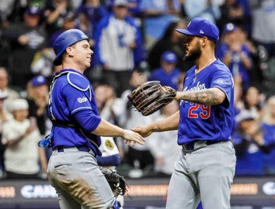 Los Angeles Dodgers closing pitcher Jonathan Hernandez (R) celebrates with Los Angeles Dodgers catcher Will Smith (L) after the final out in the ninth inning of the MLB, Baseball Herren, USA game between the Los Angeles Dodgers and the Milwaukee Brewers at American Family Field in Milwaukee, Wisconsin on Saturday, May 23, 2026. The Dodgers defeated the Brewers 11-3.  MIL20260523842 TANNENxMAURY