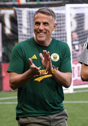 PORTLAND, OR - MAY 23: Portland Timbers Head Coach Phil Neville acknowledges fans as he takes the field during a MLS, Fussball Herren, USA match between the Portland Timbers and San Jose Earthquakes on May 23, 2026 at Providence Park in Portland, Oregon. (Photo by Brian Murphy Icon Sportswire) SOCCER: MAY 23 MLS Portland Timbers vs San Jose Earthquakes EDITORIAL USE ONLY Icon2605231062