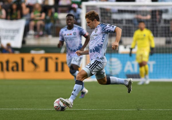 PORTLAND, OR - MAY 23: San Jose Earthquakes midfielder Jack Skahan (16) controls the ball during a MLS, Fussball Herren, USA match between the Portland Timbers and San Jose Earthquakes on May 23, 2026 at Providence Park in Portland, Oregon. (Photo by Brian Murphy Icon Sportswire) SOCCER: MAY 23 MLS Portland Timbers vs San Jose Earthquakes EDITORIAL USE ONLY Icon2605231131