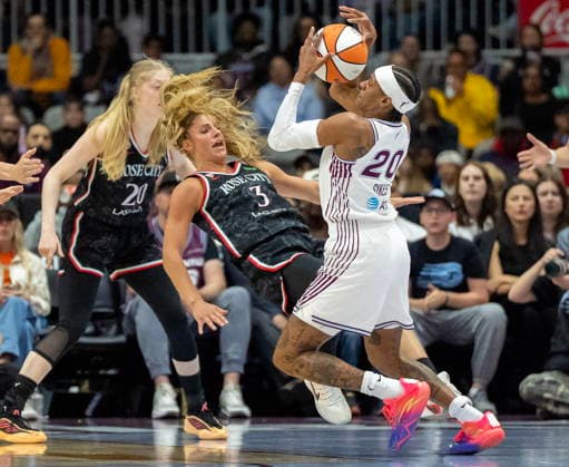 May 23, 2026, Toronto, On, CANADA: Toronto Tempo guard Brittney Sykes (20) picks up an offensive foul as she drives through Portland Fire guard Sarah Ashlee Barker (3) during first half WNBA, Basketball Damen, USA basketball action in Toronto, on Saturday May 23, 2026. Canada News - May 23, 2026  - ZUMAc35_ 20260523_zaf_c35_164 Copyright: xFrankxGunnx