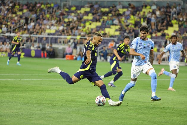 MLS, Fussball Herren, USA 2026: New York City FC Vs Nashville SC MAY 23 May 23, 2026: Nashville SC midfielder Hany Mukhtar (10) kicks a shot on goal during a MLS match between New York City FC and Nashville SC at Geodis Park in Nashville, TN. Stephen Furst CSM (Credit Image: Â Stephen Furst Cal Media) Nashville Tn United States of America EDITORIAL USE ONLY Copyright: xx ZUMA-20260523_zma_c04_102.jpg StephenxFurstx csmphotothree491514