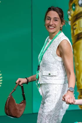 23.05.2026, Fußball, 83. DFB-Pokal Finale, FC Bayern München - VfB Stuttgart, Olympioastadion Berlin, Saison 2025 2026: Lena Wurzenberger (Ehefrau Julian Nagelsmann) beim walk über den Grünen Teppich vor dem Spiel DFB regulations prohibit any use of photographs as image sequences and or quasi-video. Berlin Deutschland