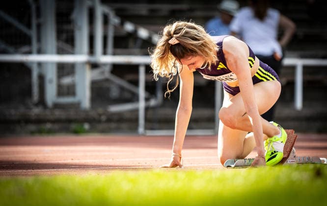 B&S Kurpfalz Gala; Weinheim, 23.05.2026 Am Start ihres 400m-Rennens bei den Frauen: Maja Schorr (GER SV GO! Saar 05); B&S Kurpfalz Gala am 23.05.2026 im Sepp-Herberger-Stadion in Weinheim (Baden-Württemberg). Copyright: xBEAUTIFULxSPORTS R.xSchmittx