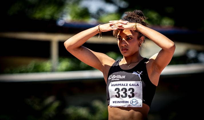 B&S Kurpfalz Gala; Weinheim, 23.05.2026 Fokussiert: Viola John (GER LG Brillux Münster) kurz vor dem Start ihres 100m-Rennens bei den Frauen; B&S Kurpfalz Gala am 23.05.2026 im Sepp-Herberger-Stadion in Weinheim (Baden-Württemberg). Copyright: xBEAUTIFULxSPORTS R.xSchmittx