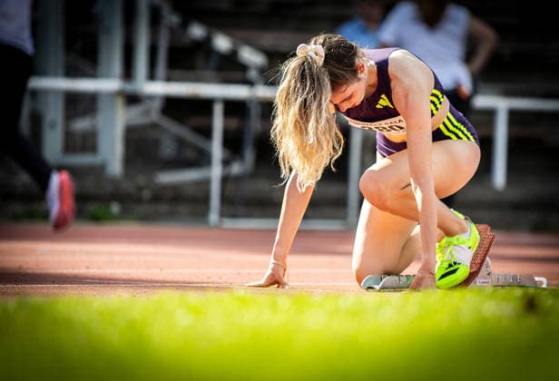 B&S Kurpfalz Gala; Weinheim, 23.05.2026 Am Start ihres 400m-Rennens bei den Frauen: Maja Schorr (GER SV GO! Saar 05); B&S Kurpfalz Gala am 23.05.2026 im Sepp-Herberger-Stadion in Weinheim (Baden-Württemberg). Copyright: xBEAUTIFULxSPORTS R.xSchmittx