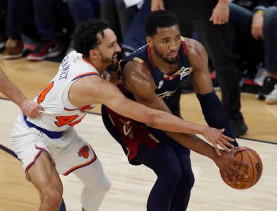 NBA, Basketball Herren, USA East Conference Finals Game 3 - New York Knicks at Cleveland Cavaliers New York Knicks guard Landry Shamet (L) defends Cleveland Cavaliers guard Donovan Mitchell (R) during game 3 of the NBA East Conference Finals between the Cleveland Cavaliers and the New York Knicks in Cleveland, Ohio, USA, 23 May 2026. Cleveland United States  Copyright: xDAVIDxMAXWELLx