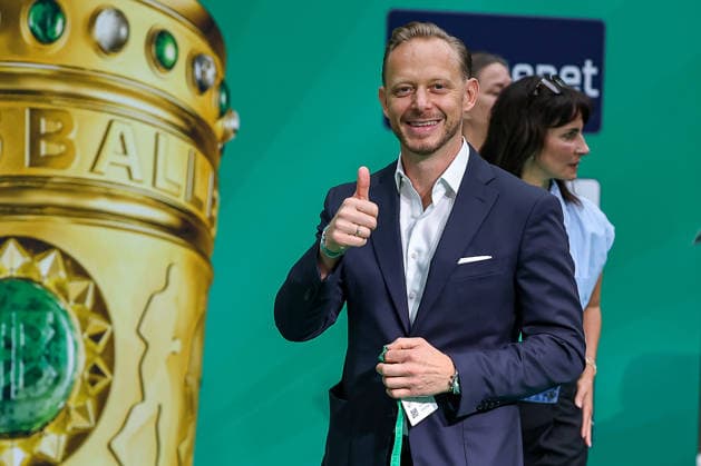 23.05.2026, Fußball, 83. DFB-Pokal Finale, FC Bayern München - VfB Stuttgart, Olympioastadion Berlin, Saison 2025 2026: Vorstand Marketing Rouven Kasper (FC Bayern München) beim walk über den Grünen Teppich vor dem Spiel DFB regulations prohibit any use of photographs as image sequences and or quasi-video. Berlin Deutschland
