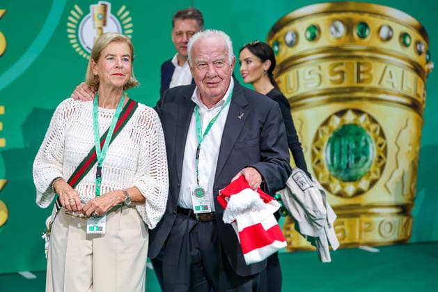 23.05.2026, Fußball, 83. DFB-Pokal Finale, FC Bayern München - VfB Stuttgart, Olympioastadion Berlin, Saison 2025 2026: Prominente Gäste beim walk über den Grünen Teppich vor dem Spiel DFB regulations prohibit any use of photographs as image sequences and or quasi-video. Berlin Deutschland