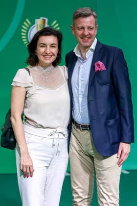 23.05.2026, Fußball, 83. DFB-Pokal Finale, FC Bayern München - VfB Stuttgart, Olympioastadion Berlin, Saison 2025 2026: Dorothee Bär Ministerin Politikerin Bundesministerin für Forschung, Technologie und Raumfahrt beim walk über den Grünen Teppich mit Begleitung vor dem Spiel DFB regulations prohibit any use of photographs as image sequences and or quasi-video. Berlin Deutschland