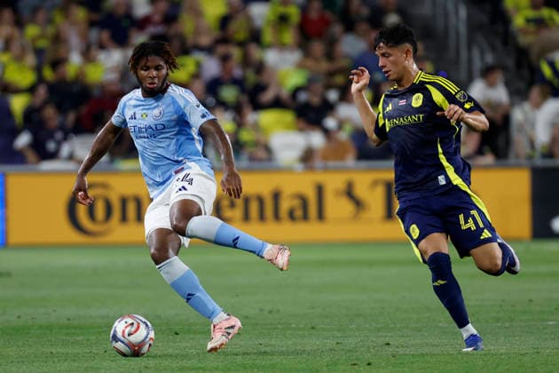 NASHVILLE, TN - MAY 23: New York City Football Club defender Tayvon Gray (24) controls a pass in front Nashville SC forward Warren Madrigal (41) during a match between Nashville SC and New York City Football Club, May 23, 2026, at GEODIS Park in Nashville, Tennessee. (Photo by Matthew Maxey Icon Sportswire) SOCCER: MAY 23 MLS, Fussball Herren, USA Nashville SC vs New York City FC EDITORIAL USE ONLY Icon26052318