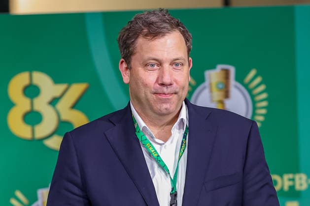 23.05.2026, Fußball, 83. DFB-Pokal Finale, FC Bayern München - VfB Stuttgart, Olympioastadion Berlin, Saison 2025 2026: Finanzminister und Vizekanzler Lars Klingbeil (Politiker) beim walk über den Grünen Teppich vor dem Spiel DFB regulations prohibit any use of photographs as image sequences and or quasi-video. Berlin Deutschland