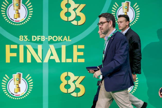 23.05.2026, Fußball, 83. DFB-Pokal Finale, FC Bayern München - VfB Stuttgart, Olympioastadion Berlin, Saison 2025 2026: Prominente Gäste Politiker beim walk über den Grünen Teppich vor dem Spiel DFB regulations prohibit any use of photographs as image sequences and or quasi-video. Berlin Deutschland
