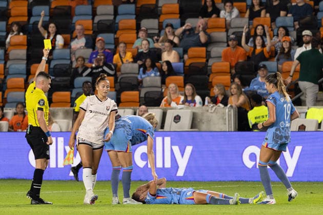 May 23, 2026, Houston, Texas, USA: Houston Dash defender LISA BOATTIN (27) lays on the floor after an injury during the second half of an NWSL match between Angel City FC and the Houston Dash on May 23, 2026, at Shell Energy Stadium in Houston, Texas. Houston USA - ZUMAg287 20260523_zsp_g287_047 Copyright: xMatthewxGuzmanx