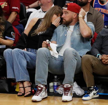 NBA, Basketball Herren, USA East Conference Finals Game 3 - New York Knicks at Cleveland Cavaliers Travis Kelce (R) and Taylor Swift (L) in attendance during game 3 of the NBA East Conference Finals between the Cleveland Cavaliers and the New York Knicks in Cleveland, Ohio, USA, 23 May 2026. Cleveland United States  Copyright: xDAVIDxMAXWELLx