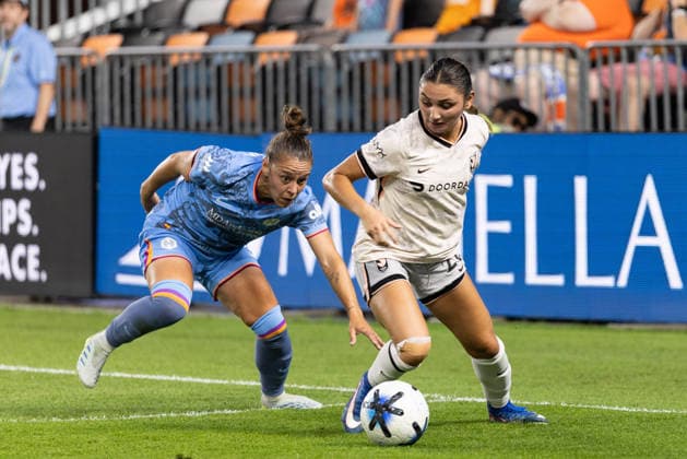 May 23, 2026, Houston, Texas, USA: Houston Dash defender LISA BOATTIN (27) fights Angel City defender GISELE THOMPSON (20) for the ball during the first half of an NWSL match between Angel City FC and the Houston Dash on May 23, 2026, at Shell Energy Stadium in Houston, Texas. Houston USA - ZUMAg287 20260523_zsp_g287_031 Copyright: xMatthewxGuzmanx