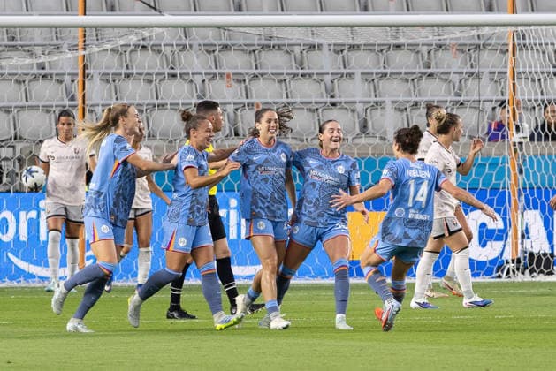 May 23, 2026, Houston, Texas, USA: Houston Dash forward KAT RADER (22) celebrates a goal with her team during the first half of an NWSL match between Angel City FC and the Houston Dash on May 23, 2026, at Shell Energy Stadium in Houston, Texas. Houston USA - ZUMAg287 20260523_zsp_g287_021 Copyright: xMatthewxGuzmanx