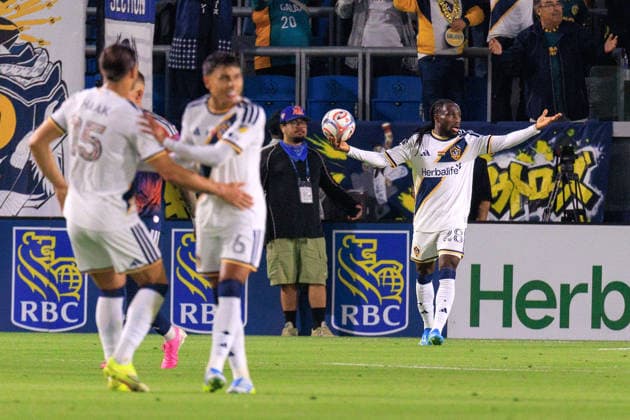 May 23, 2026, Carson, California, USA: Joseph Paintsil 28 of the LA Galaxy celebrates after kicking the ball for a goal during their regular season MLS, Fussball Herren, USA match against the Houston Dynamo on Saturday May 23, 2026 at Dignity Health Sports Park Stadium in Carson, California. JAVIER ROJAS PI Carson USA - ZUMAp124 20260523_zaa_p124_012 Copyright: xJavierxRojasx